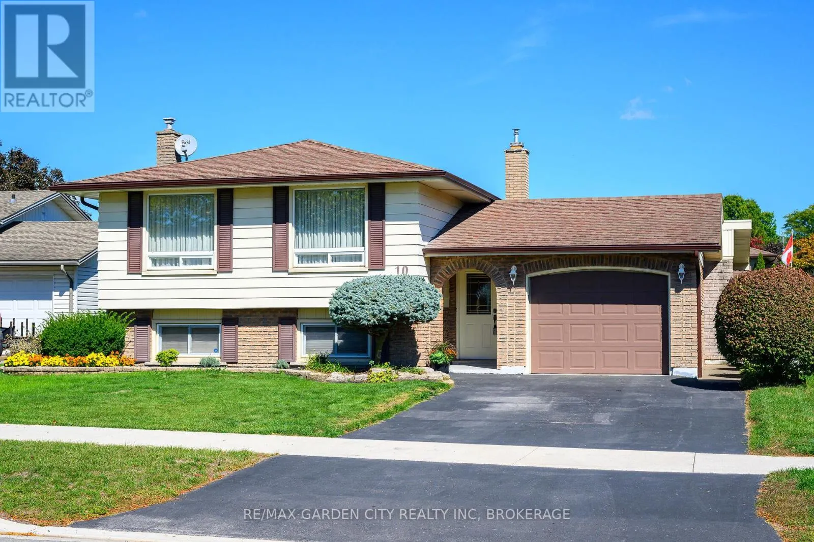 10 MACOOMB DRIVE
