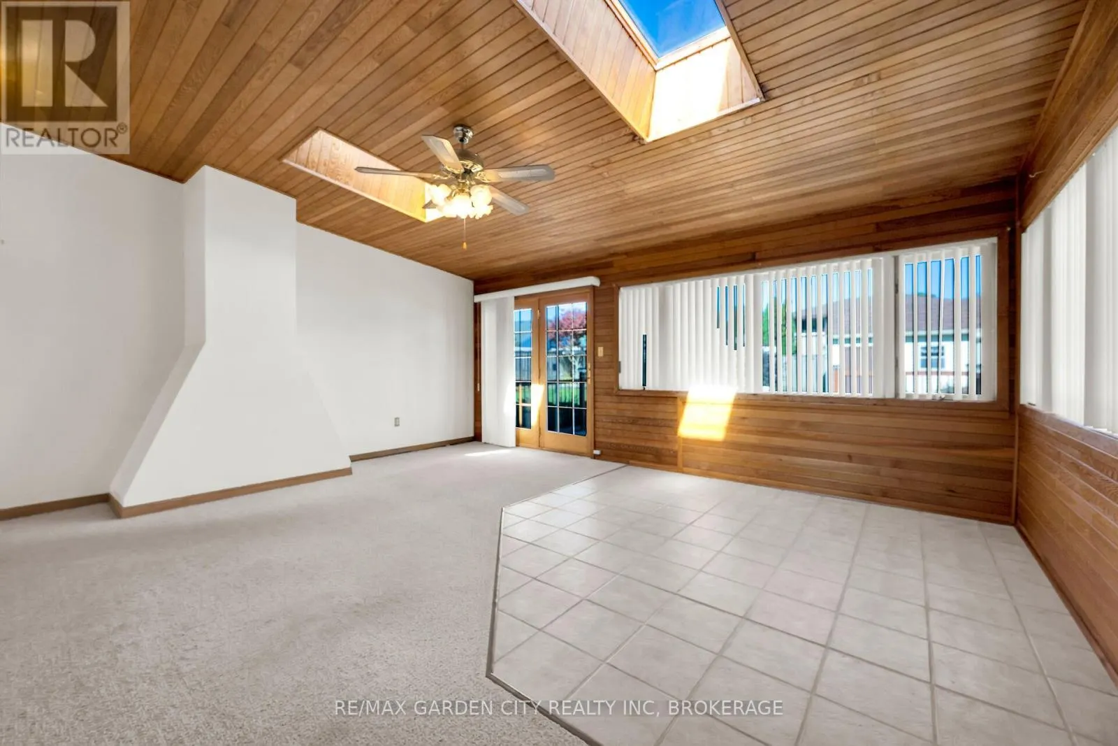 10 MACOOMB DRIVE