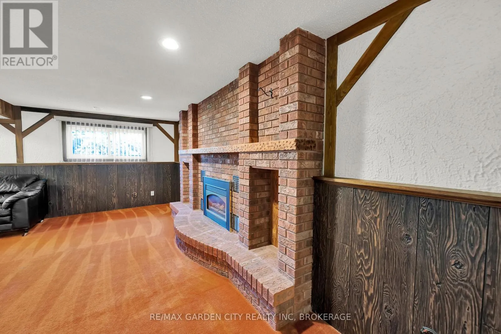 10 MACOOMB DRIVE