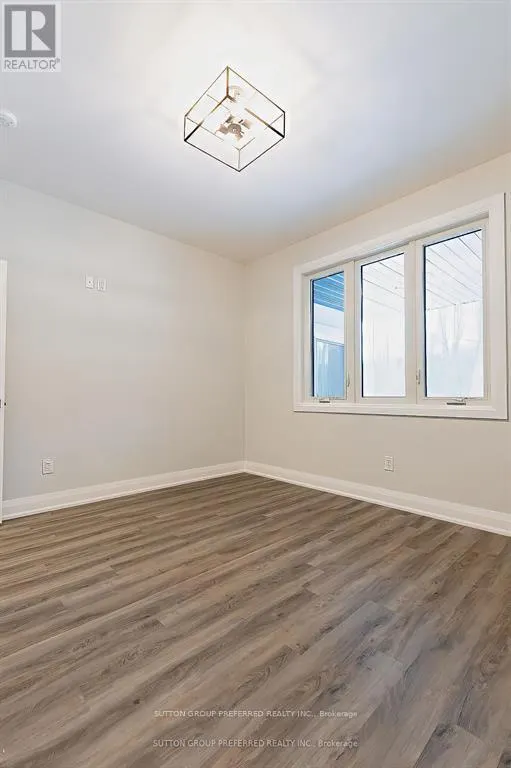 16 - 175 GLENGARIFF DRIVE, #16