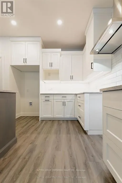 16 - 175 GLENGARIFF DRIVE, #16