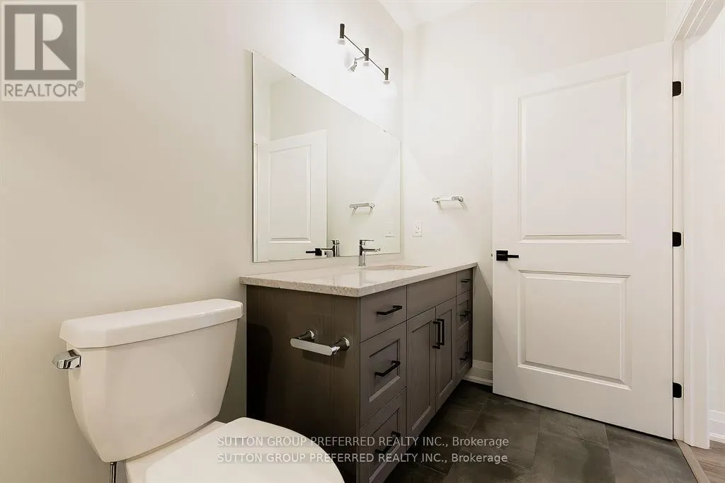 16 - 175 GLENGARIFF DRIVE, #16