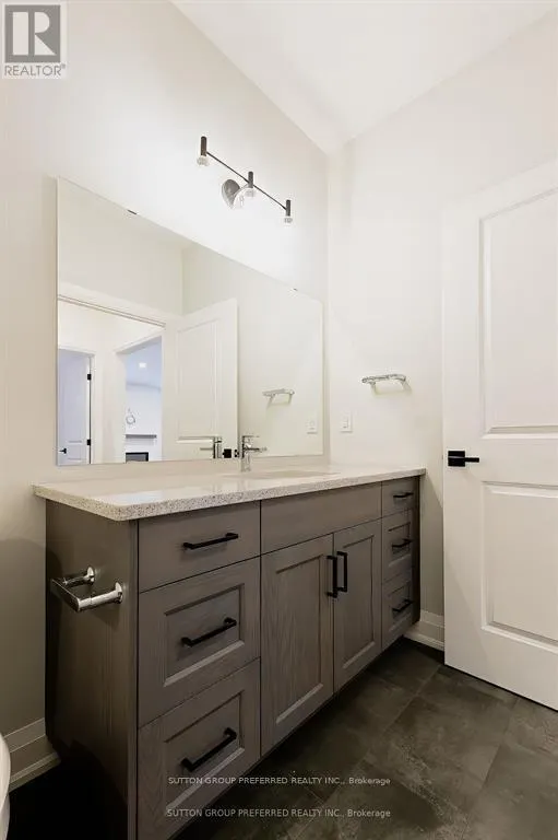 16 - 175 GLENGARIFF DRIVE, #16
