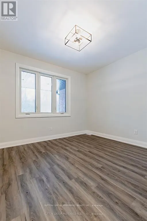 16 - 175 GLENGARIFF DRIVE, #16