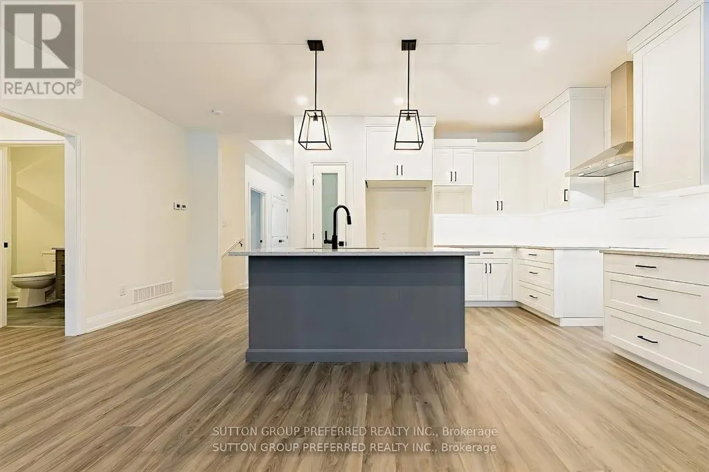 16 - 175 GLENGARIFF DRIVE, #16