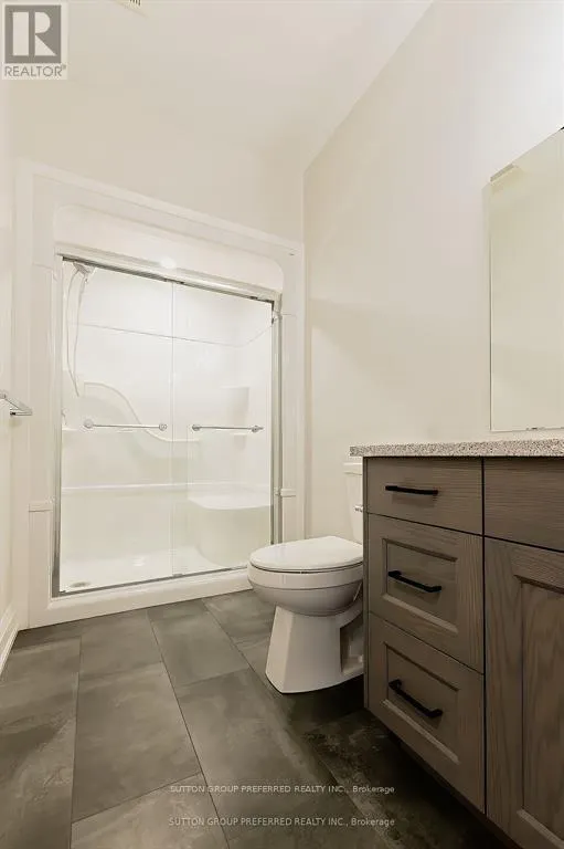 16 - 175 GLENGARIFF DRIVE, #16