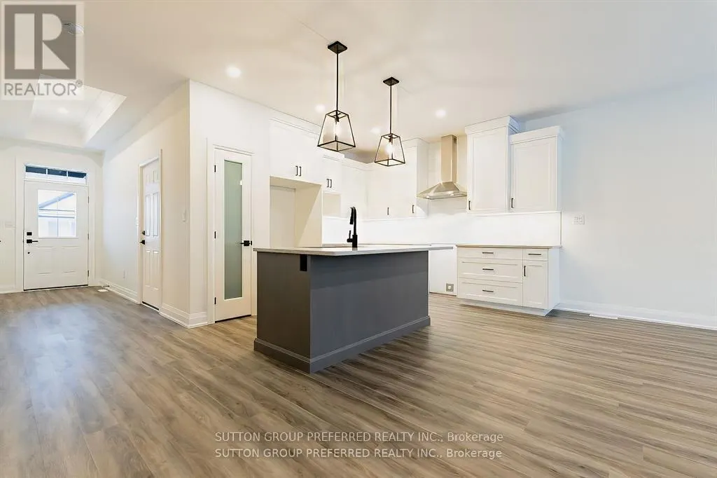 16 - 175 GLENGARIFF DRIVE, #16