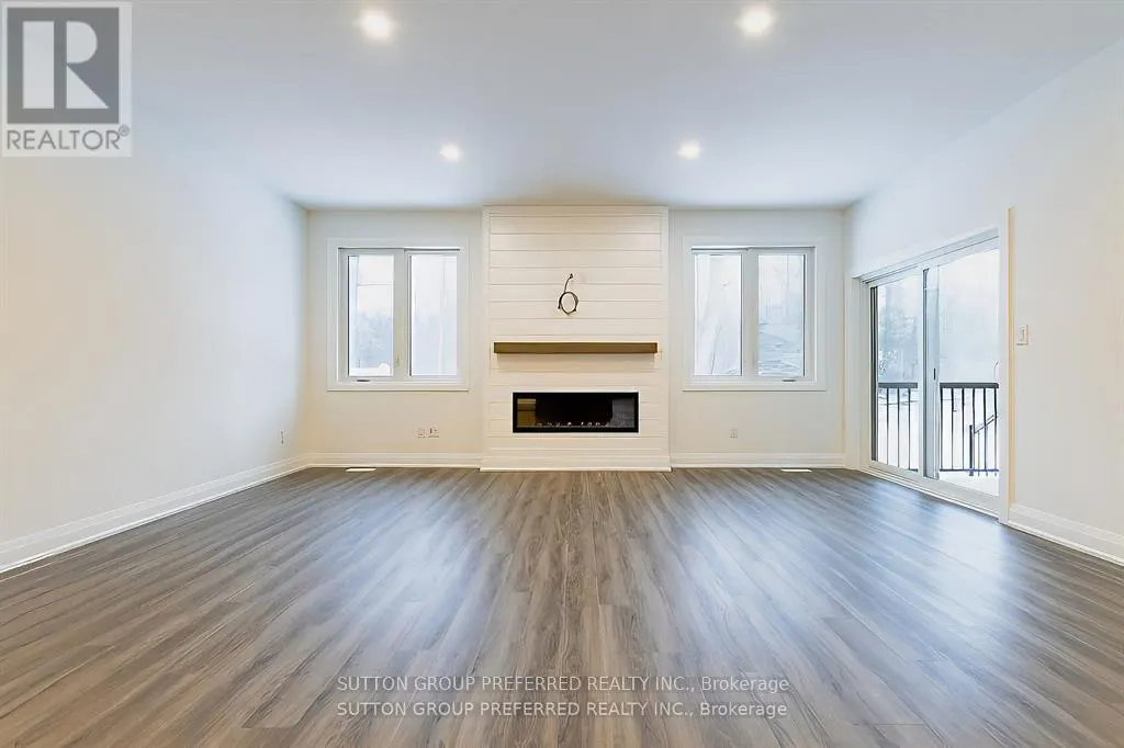 16 - 175 GLENGARIFF DRIVE, #16