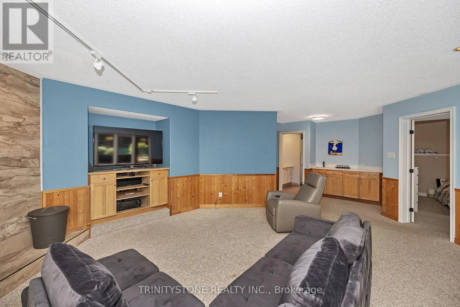 36 SAWGRASS CIRCLE