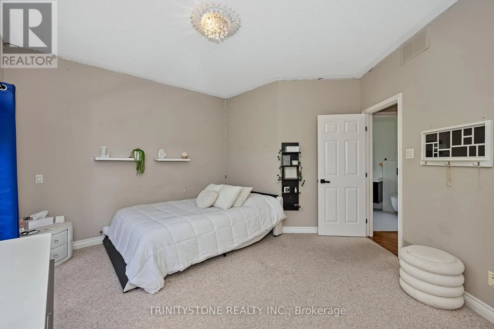 36 SAWGRASS CIRCLE