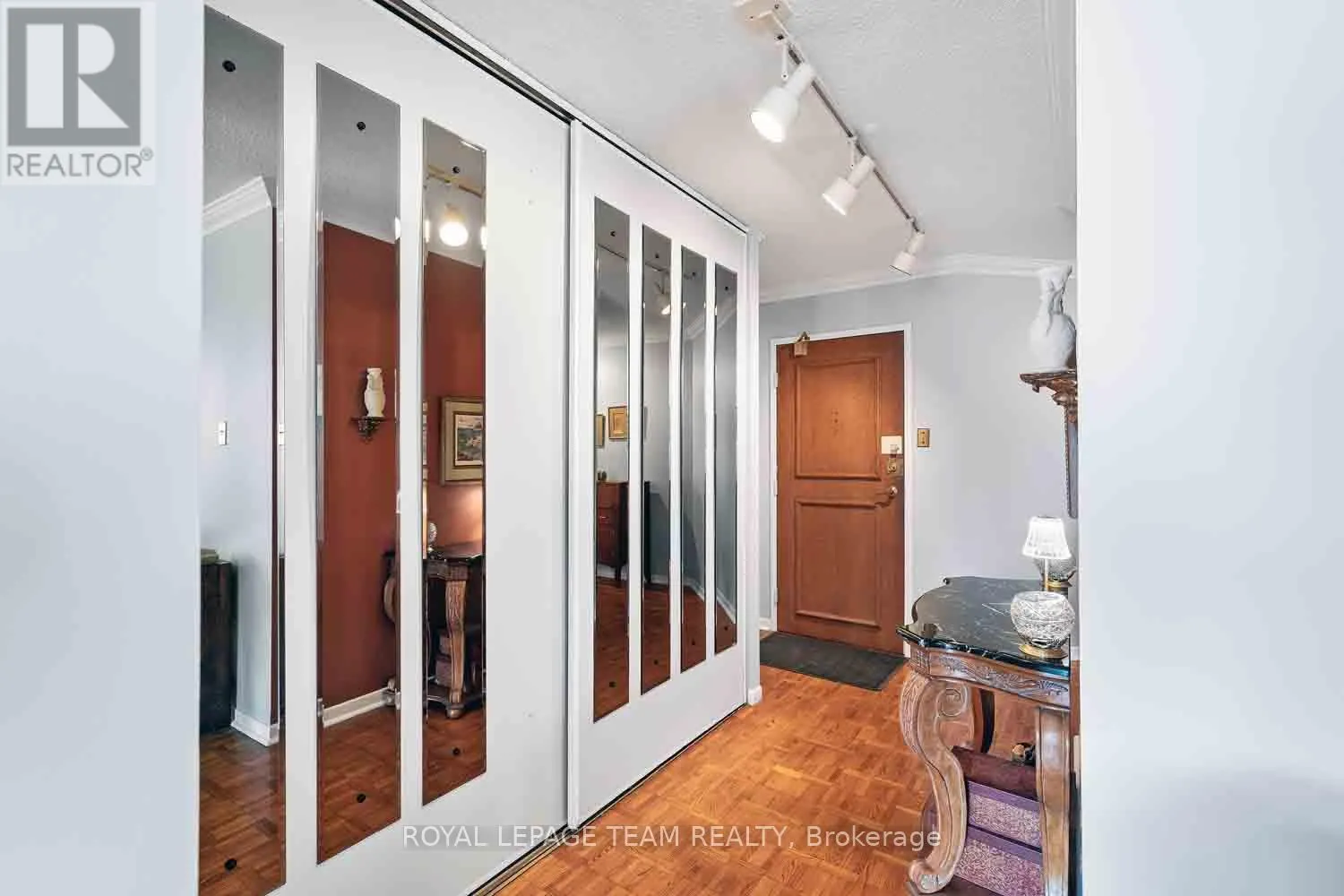 303 - 40 ARTHUR STREET