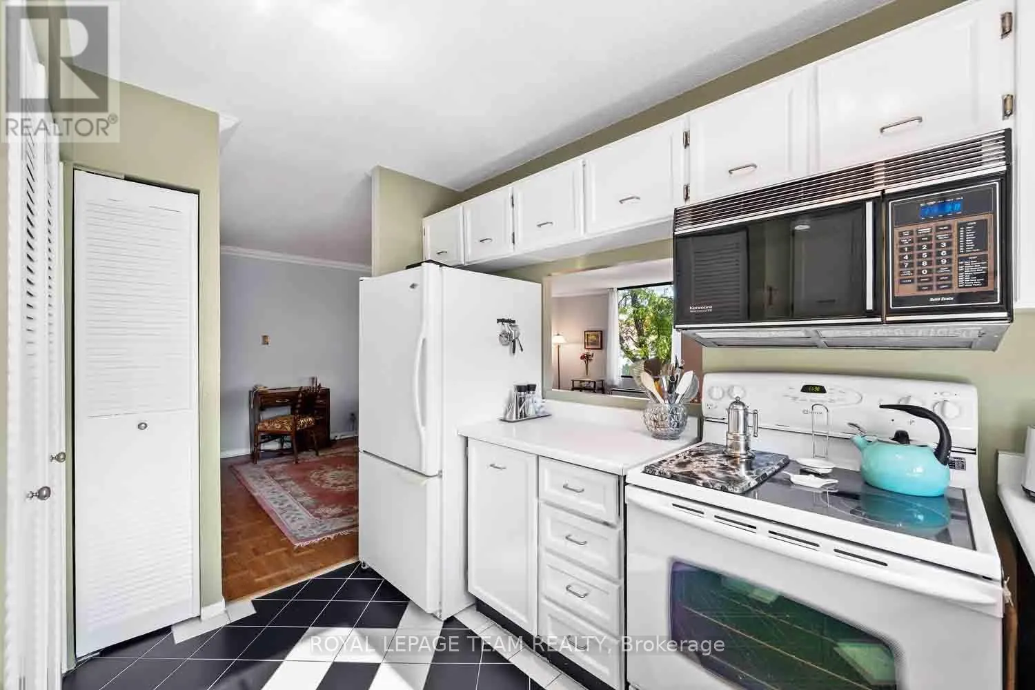 303 - 40 ARTHUR STREET