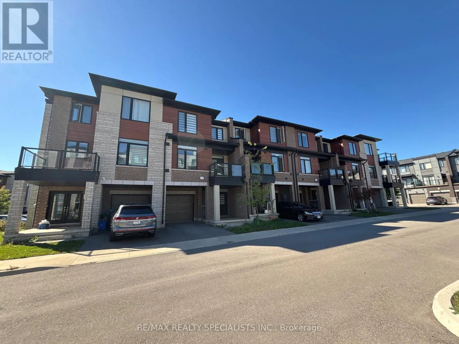 135 - 590 NORTH SERVICE ROAD