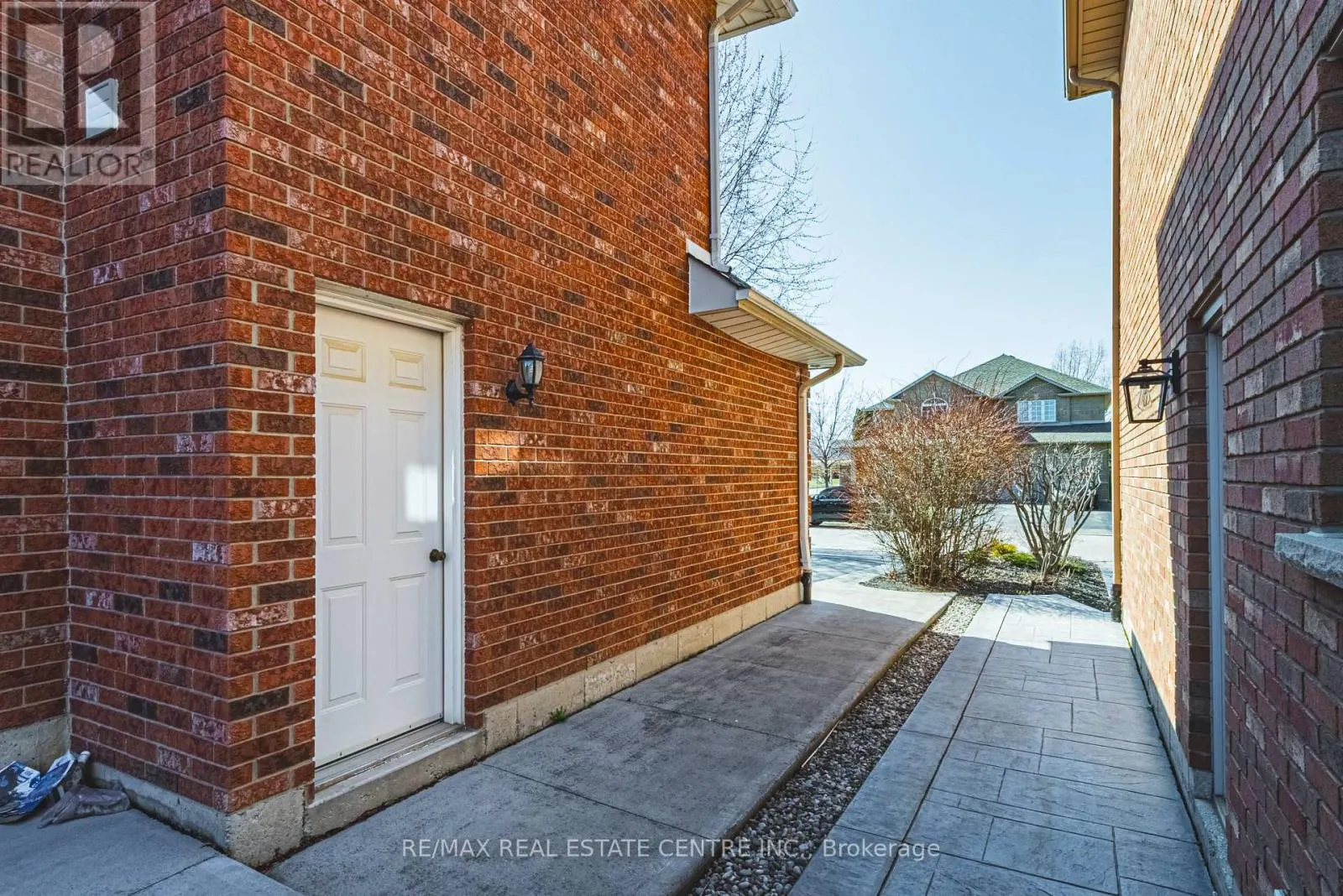 19 LIUNA COURT