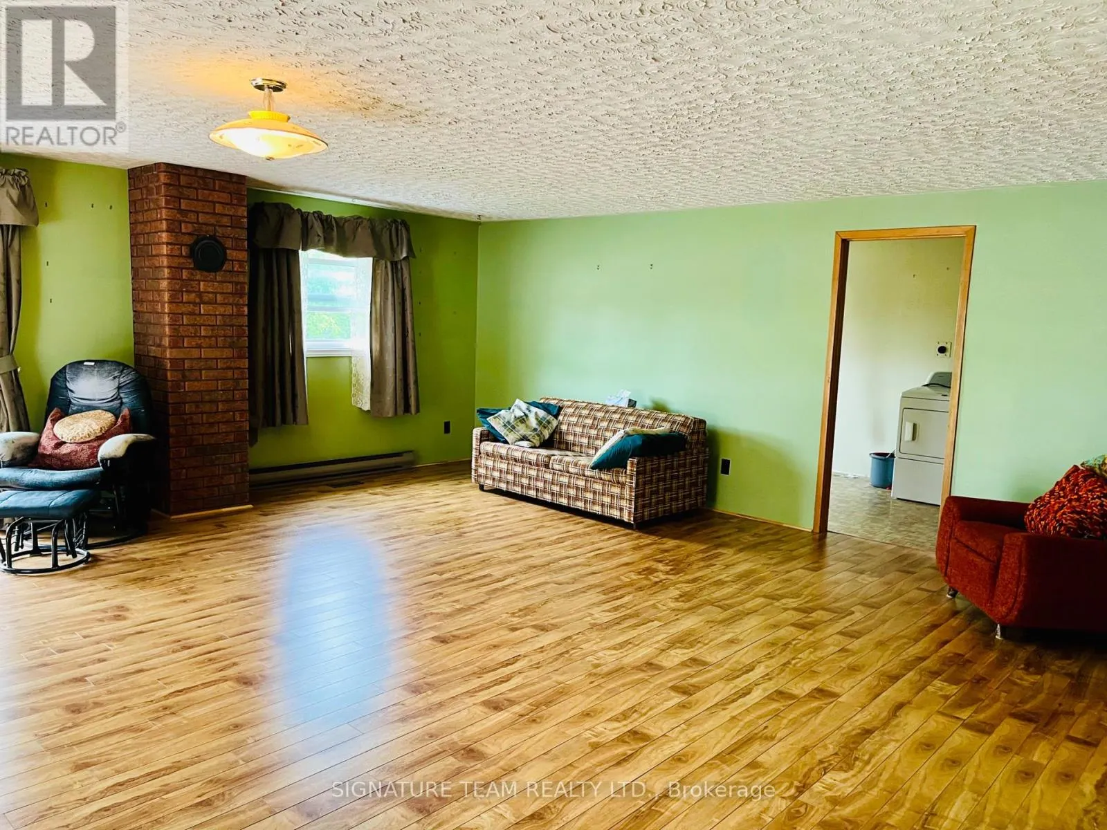 292 BONNECHERE STREET W