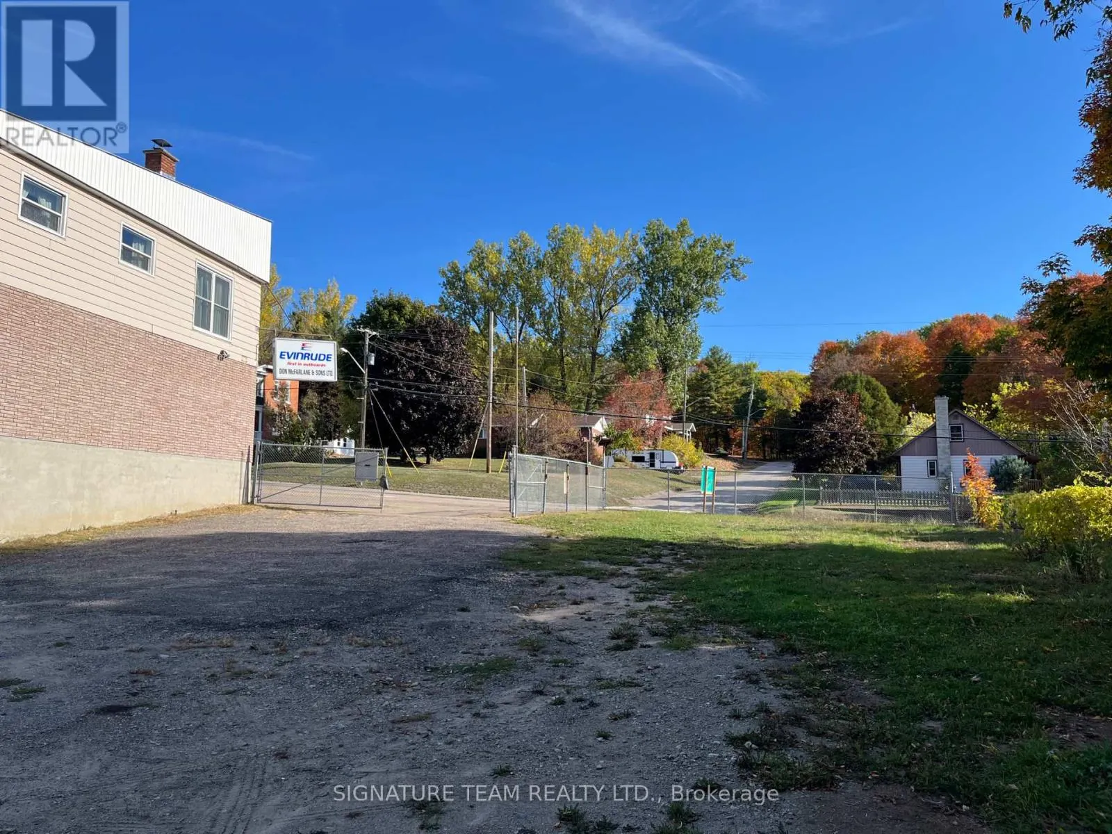 292 BONNECHERE STREET W
