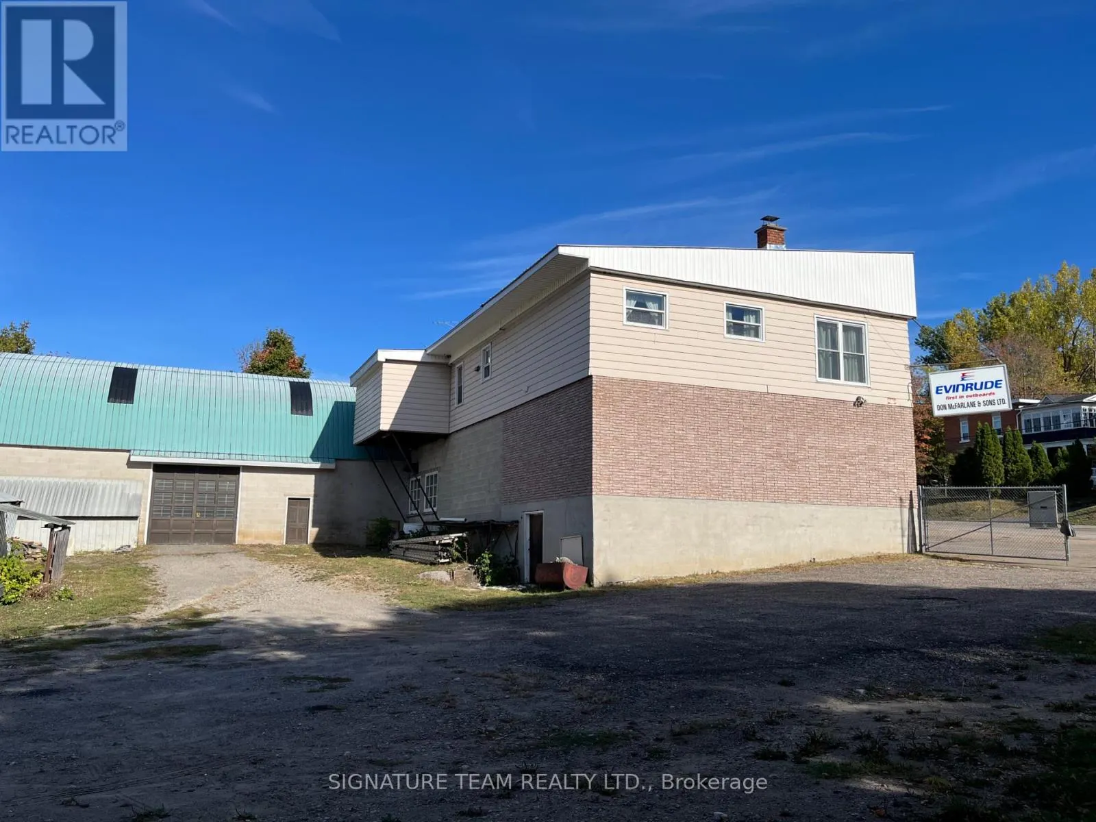 292 BONNECHERE STREET W