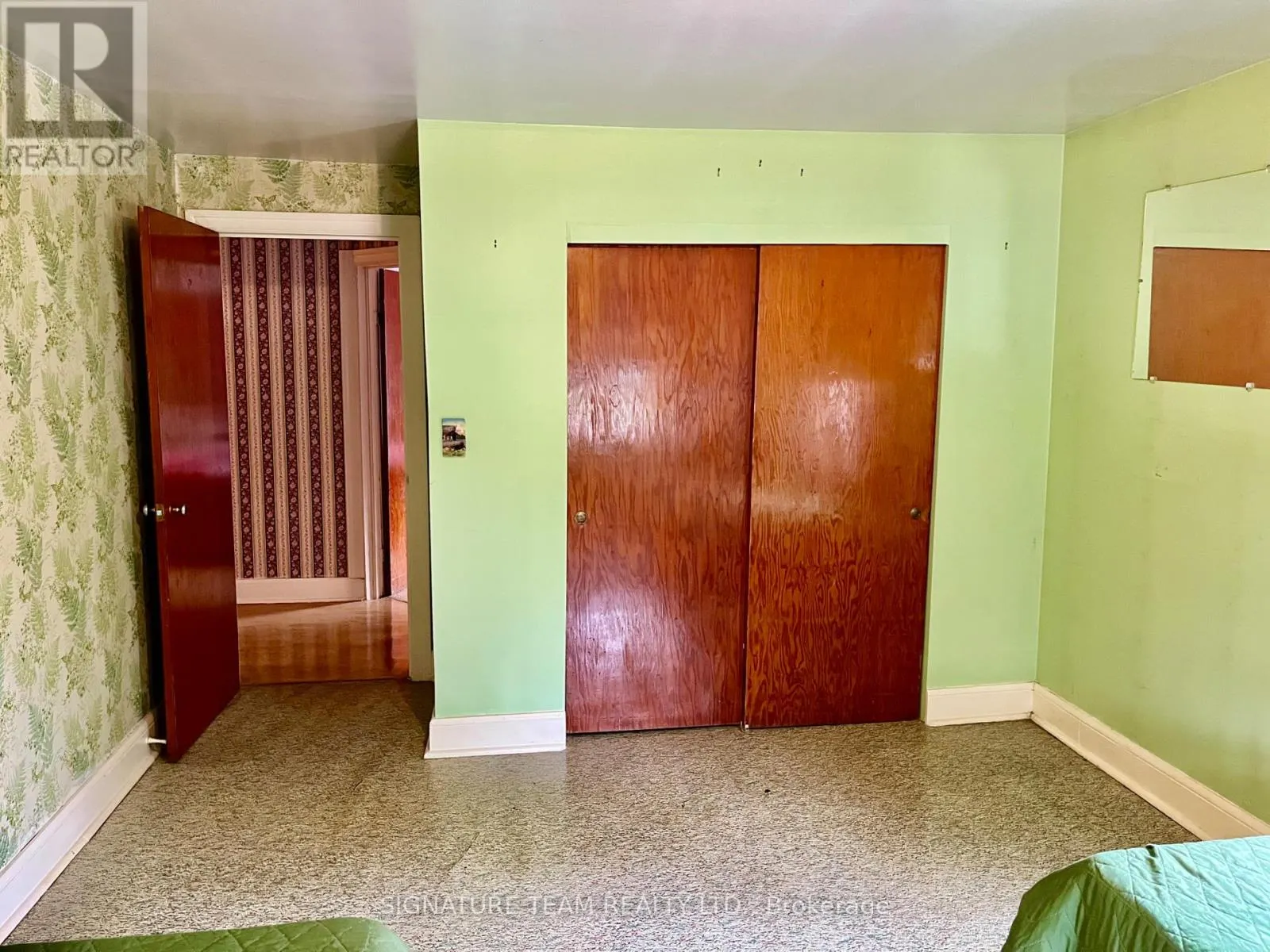 292 BONNECHERE STREET W