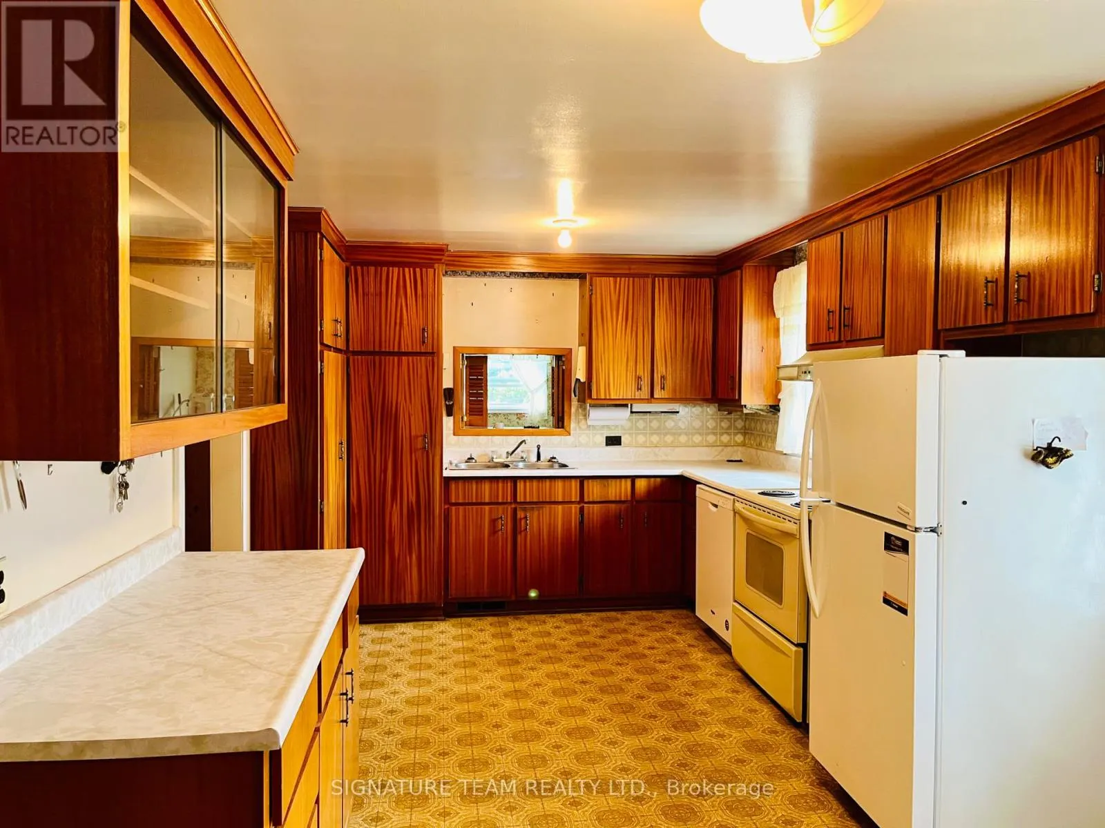 292 BONNECHERE STREET W