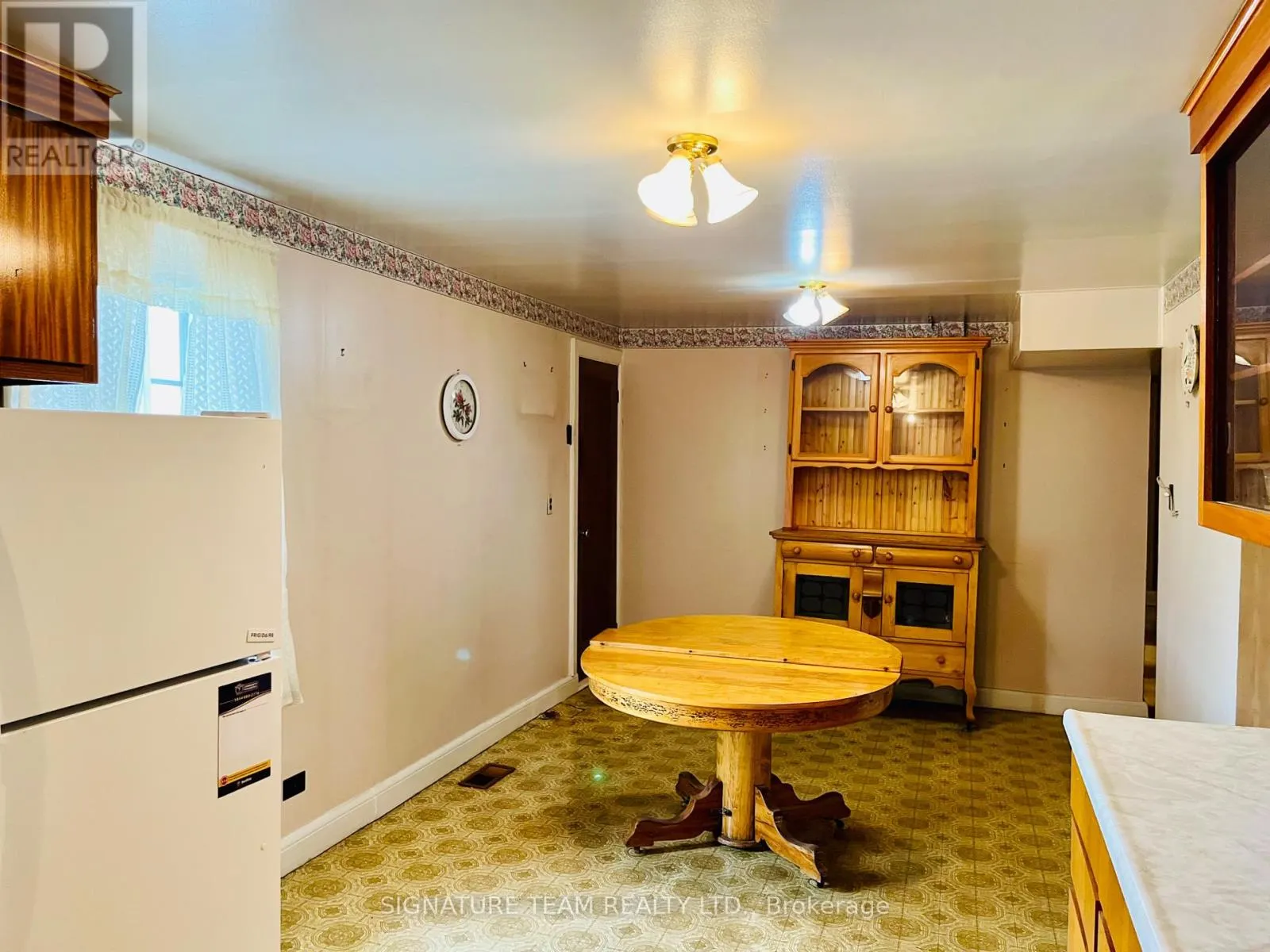 292 BONNECHERE STREET W