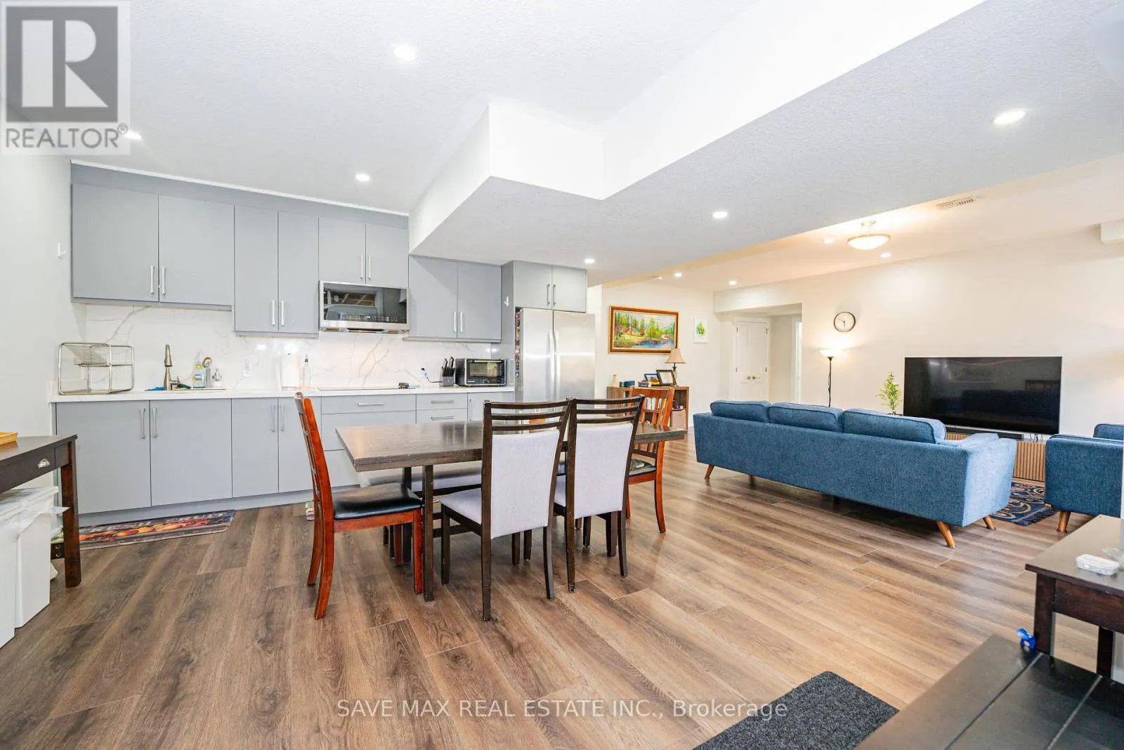 26 FALCONRIDGE DRIVE