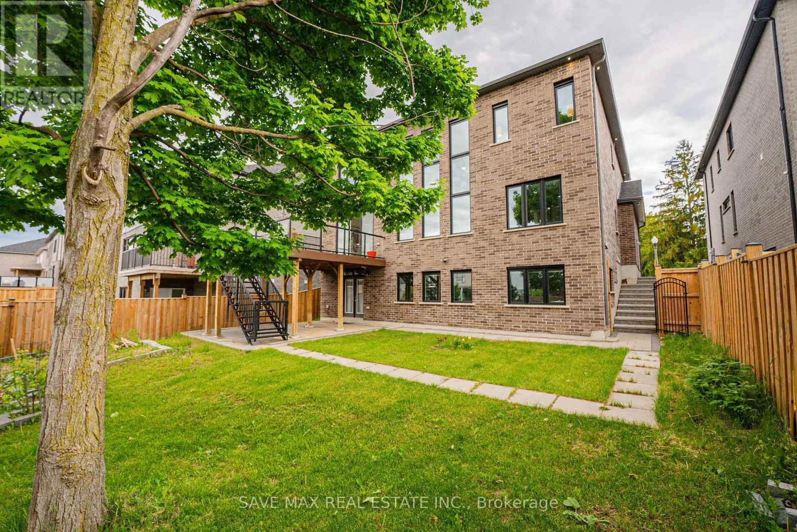 26 FALCONRIDGE DRIVE