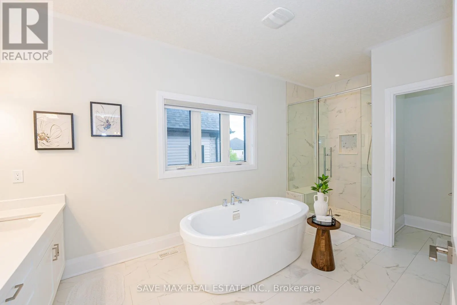 26 FALCONRIDGE DRIVE