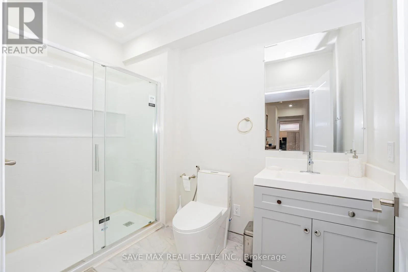 26 FALCONRIDGE DRIVE