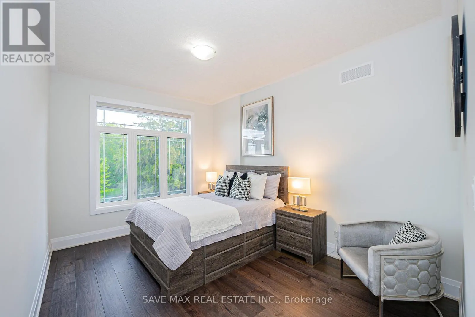 26 FALCONRIDGE DRIVE