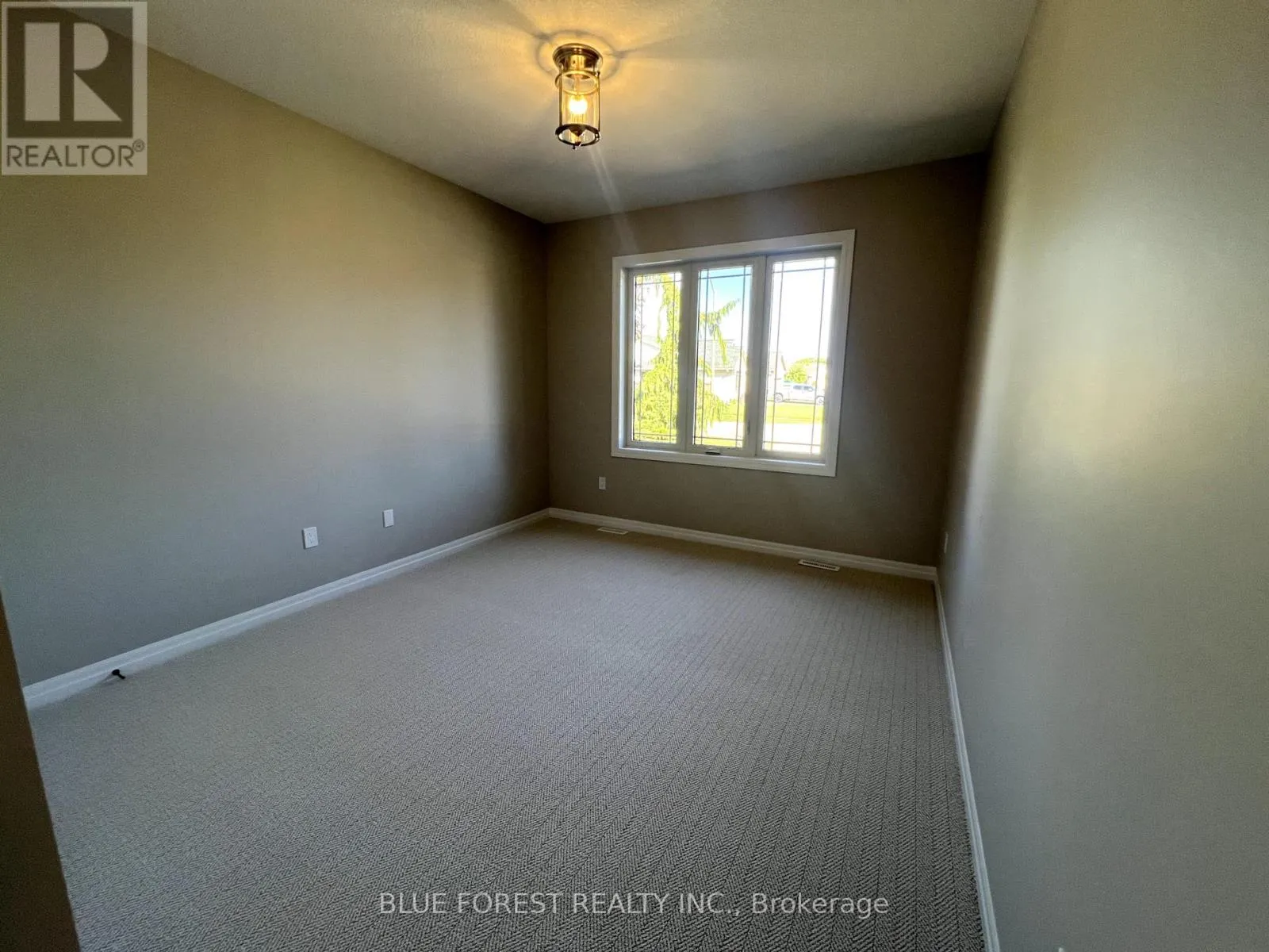 218 SNYDERS AVENUE