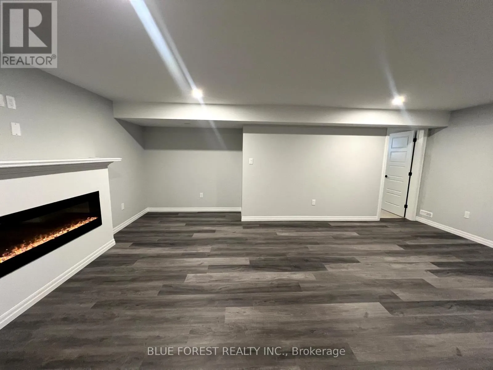 218 SNYDERS AVENUE