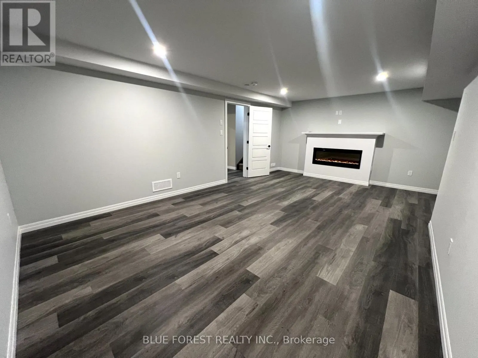 218 SNYDERS AVENUE