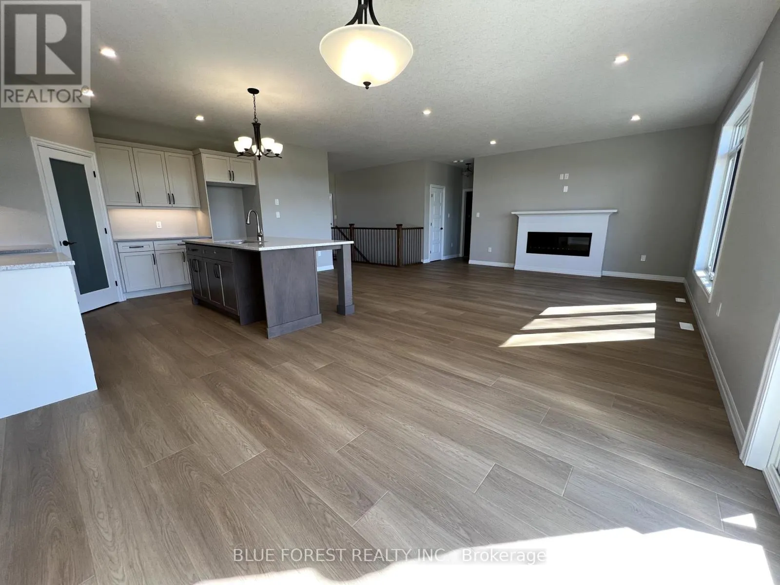218 SNYDERS AVENUE