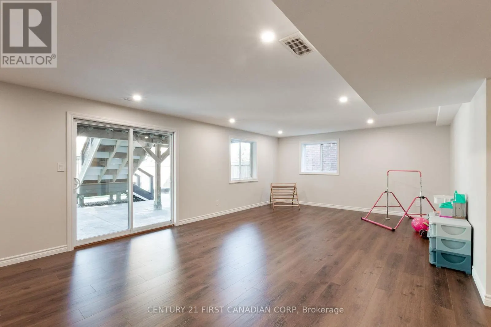 6 NOBLE LANE