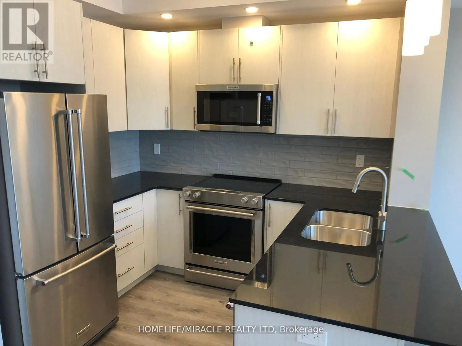 1001 - 60 CHARLES STREET