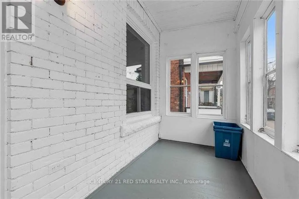 42 ARTHUR AVENUE N