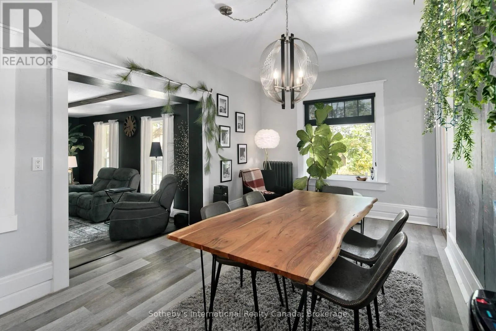 137840 GREY 12 ROAD