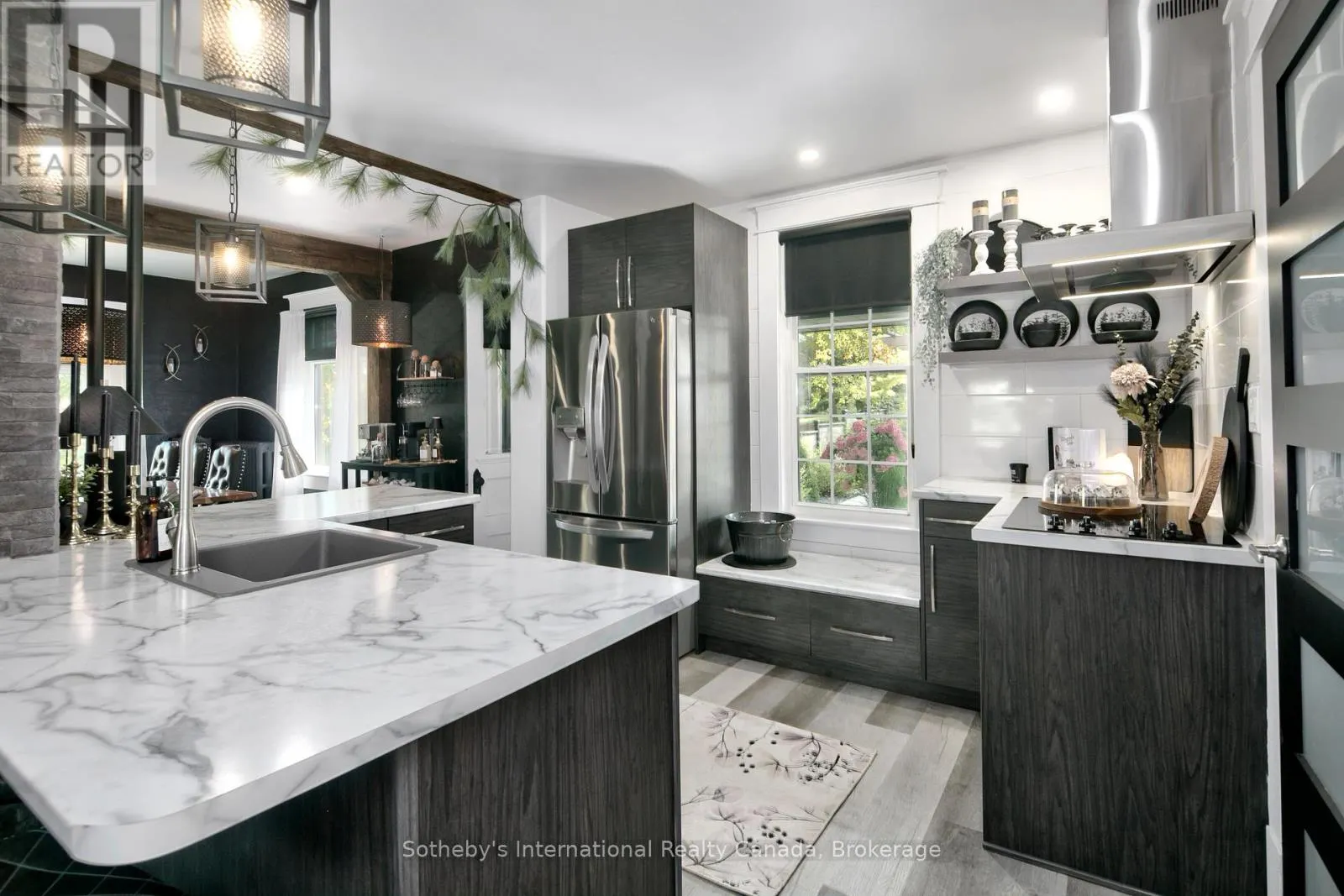 137840 GREY 12 ROAD