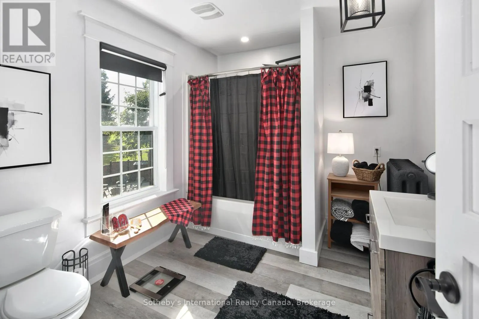 137840 GREY 12 ROAD