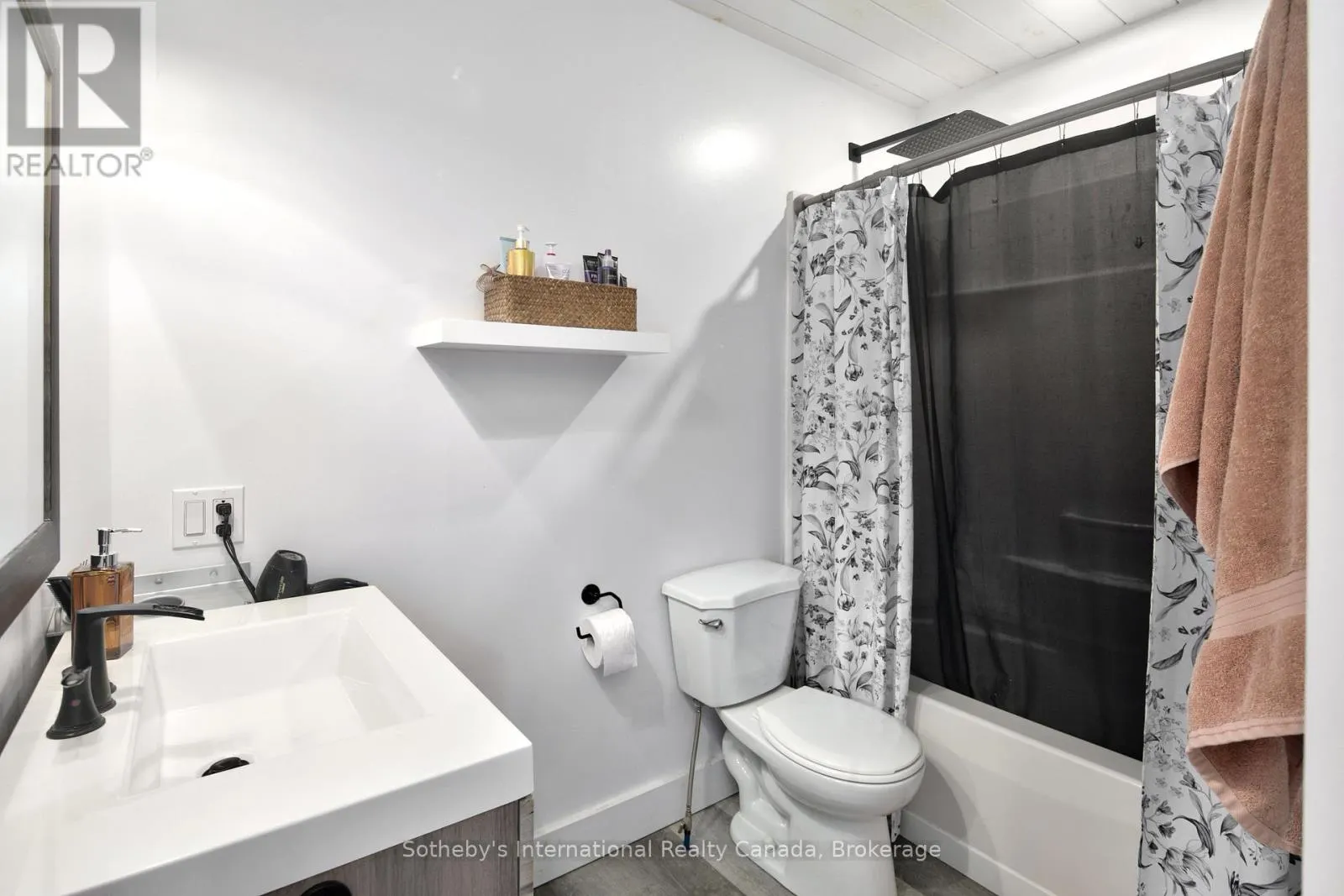 137840 GREY 12 ROAD