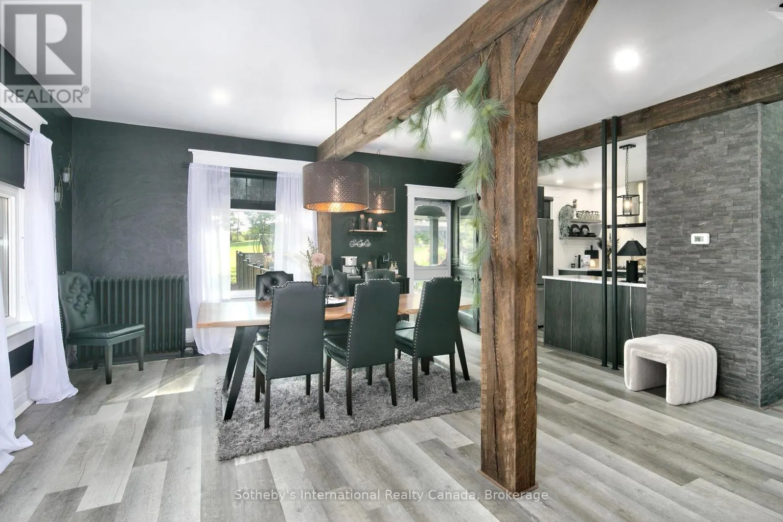 137840 GREY 12 ROAD