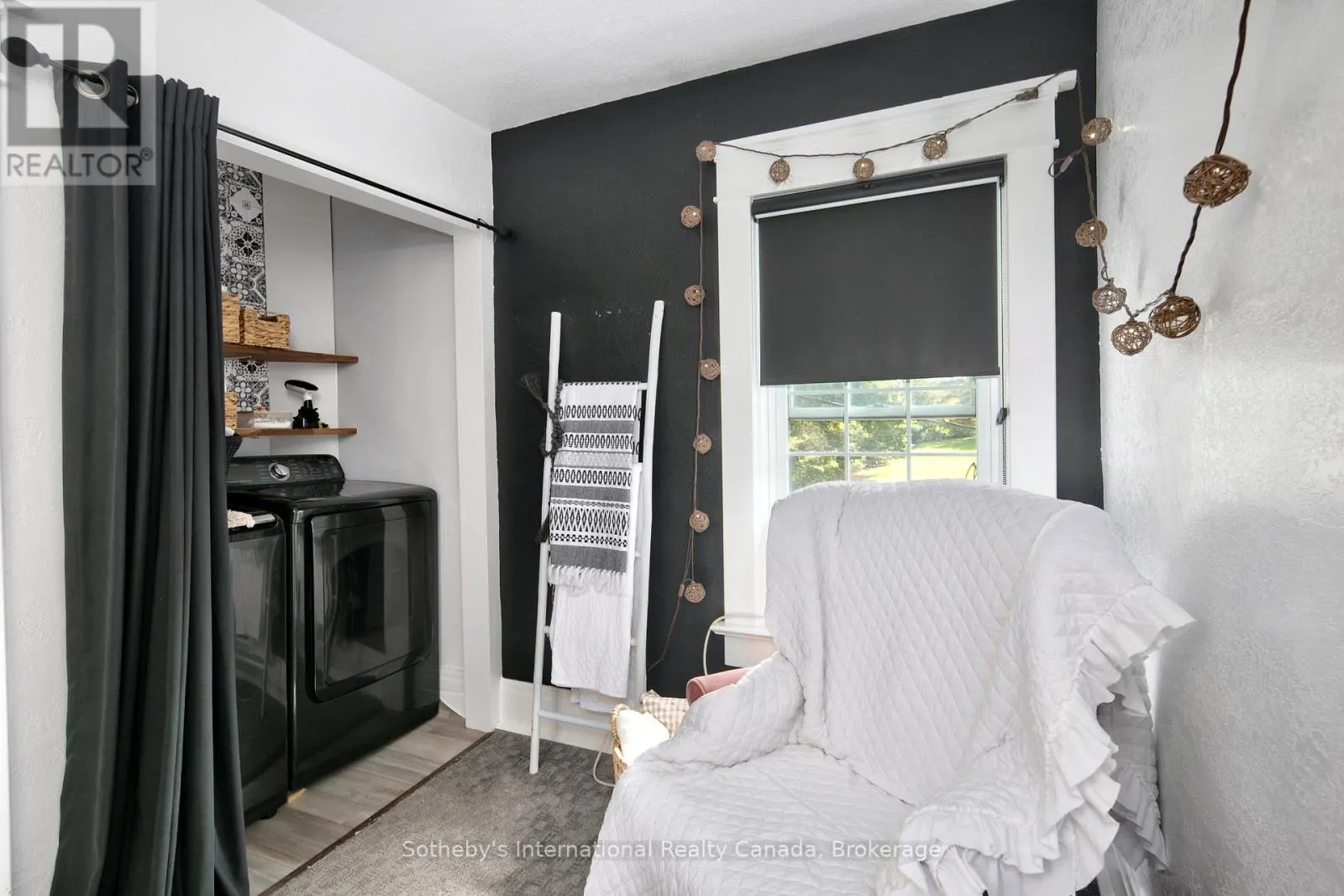 137840 GREY 12 ROAD
