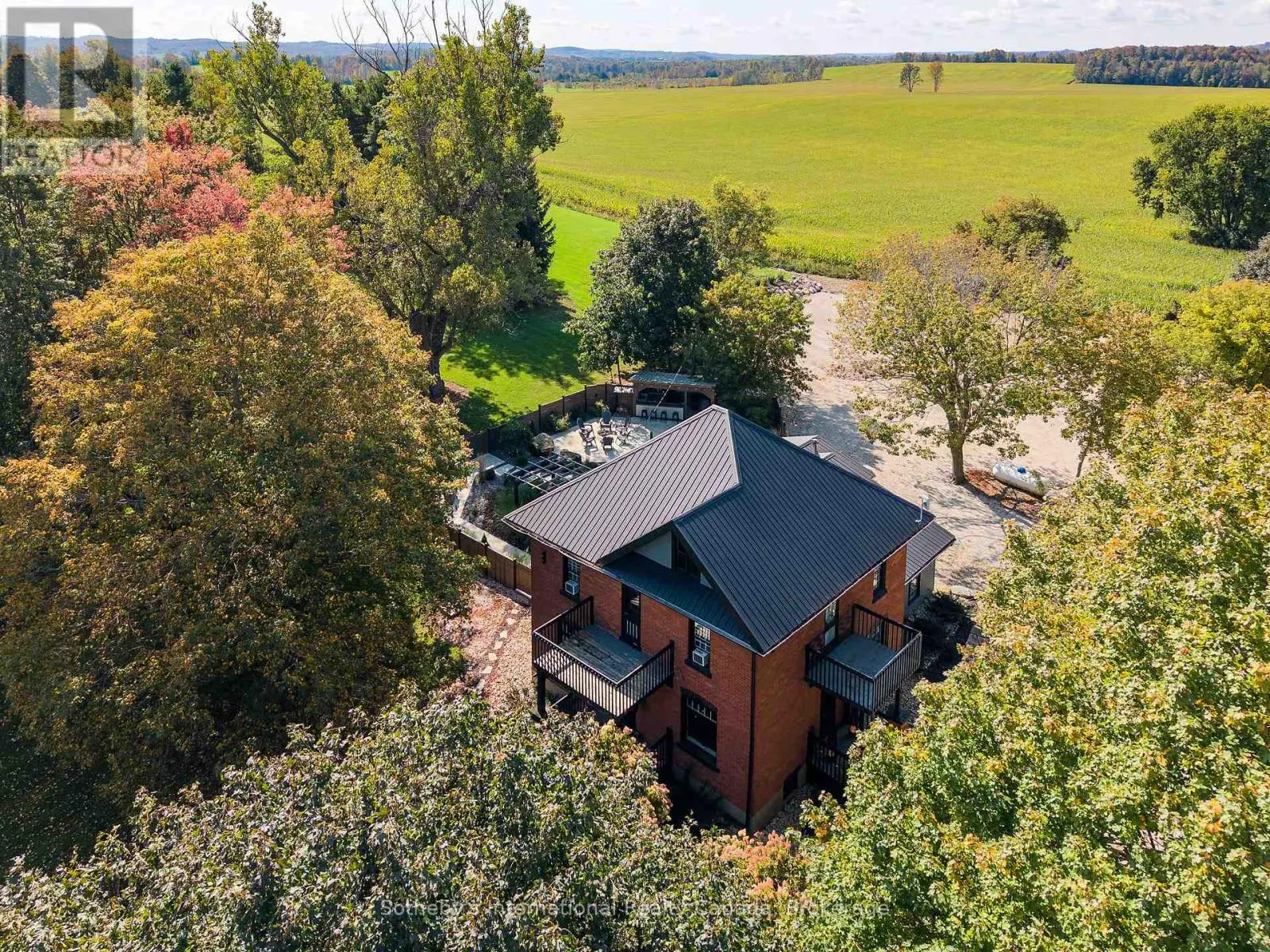 137840 GREY 12 ROAD