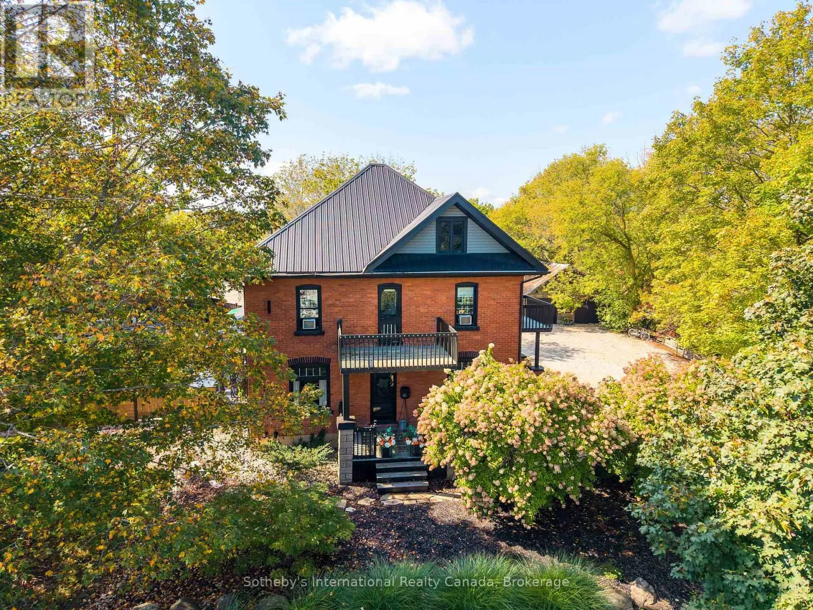 137840 GREY 12 ROAD