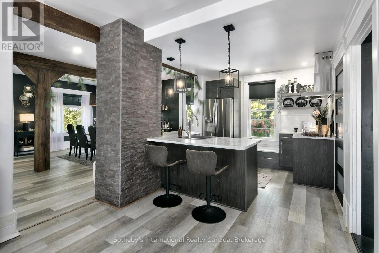 137840 GREY 12 ROAD