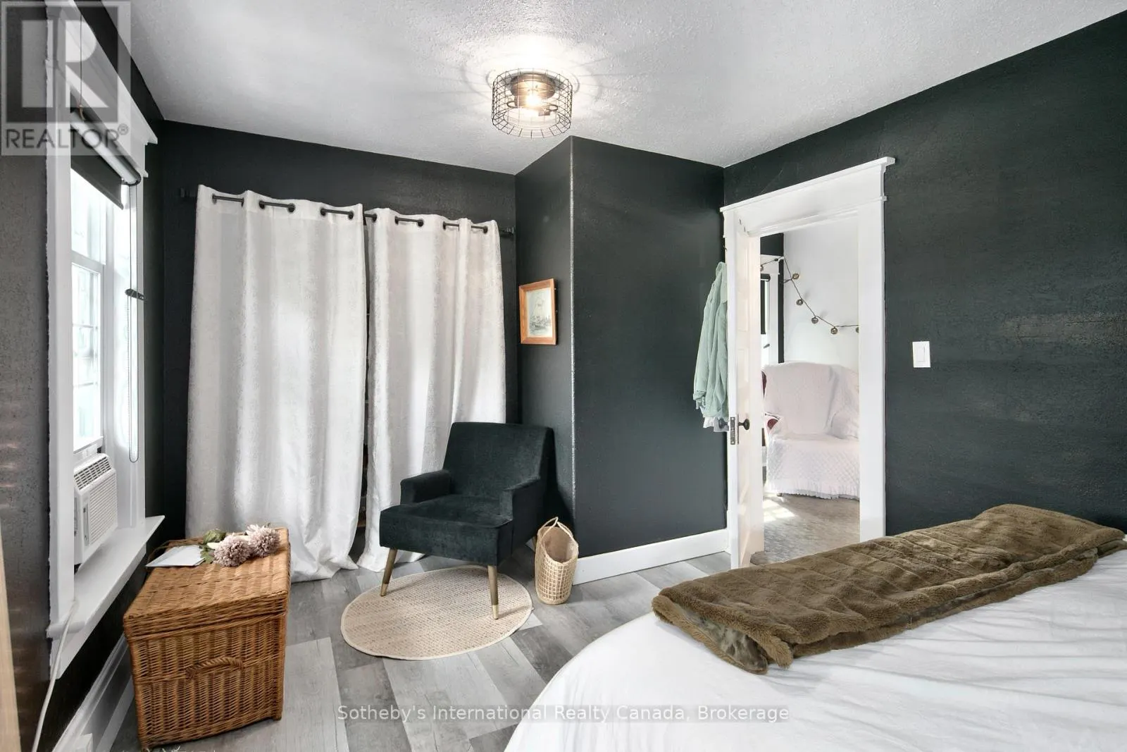 137840 GREY 12 ROAD