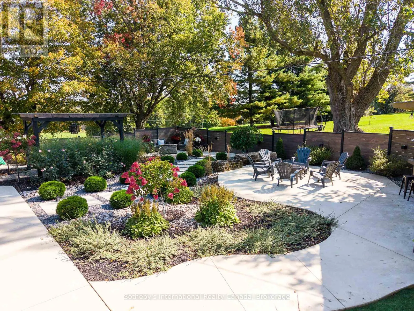 137840 GREY 12 ROAD