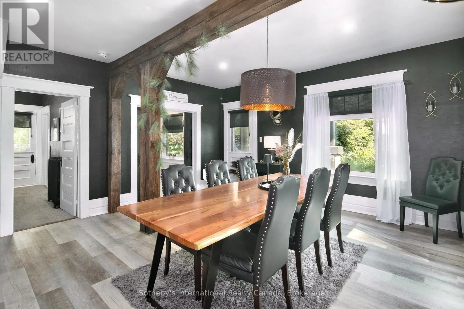 137840 GREY 12 ROAD