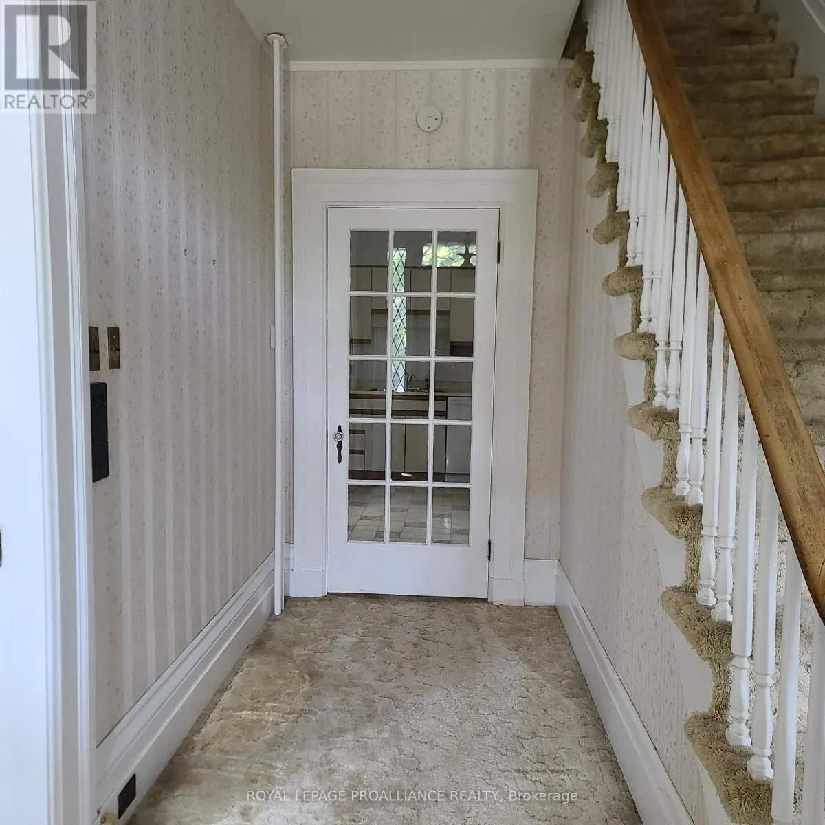 634 HENRY STREET W