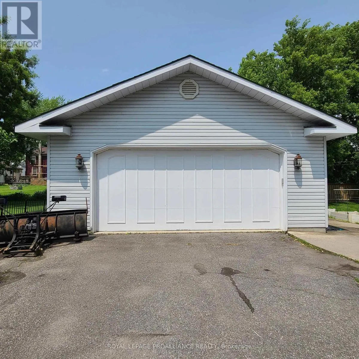 634 HENRY STREET W